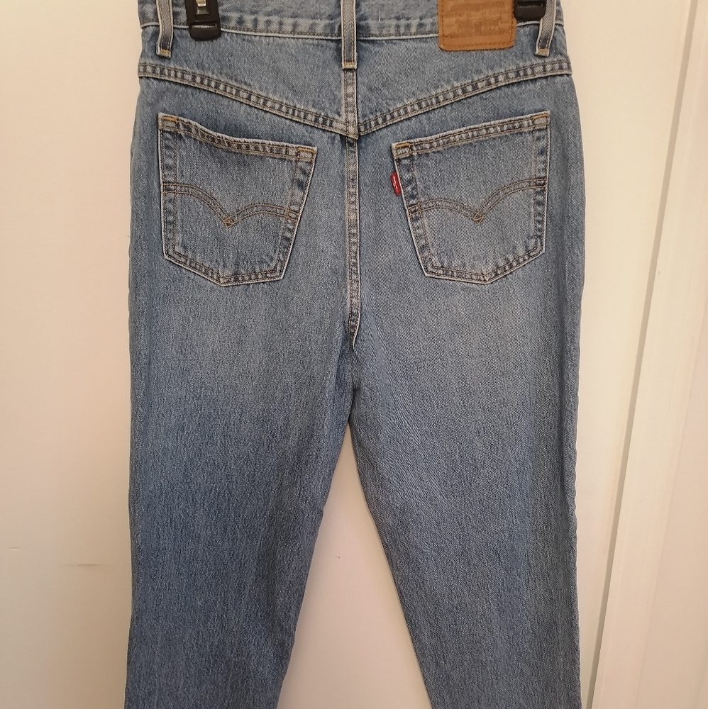 Levi's Premium Mom Jeans Size 28 - Picture 3 of 8